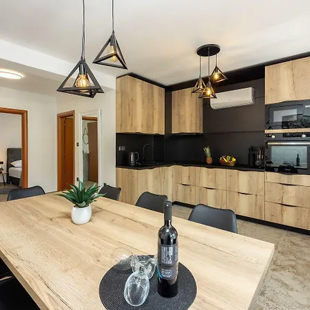 Neue Und Moderne Mit Privatpool, Kicker, Bbq, Liegebereich Tribalj (Primorsko-Goranska)