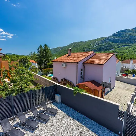 Neue Und Moderne Mit Privatpool, Kicker, Bbq, Liegebereich * Tribalj (Primorsko-Goranska)