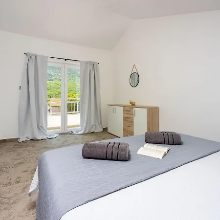 Neue Und Moderne Mit Privatpool, Kicker, Bbq, Liegebereich Tribalj (Primorsko-Goranska)