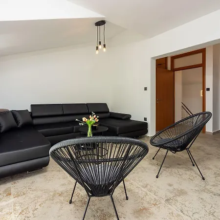 Neue Und Moderne Mit Privatpool, Kicker, Bbq, Liegebereich * Tribalj (Primorsko-Goranska)