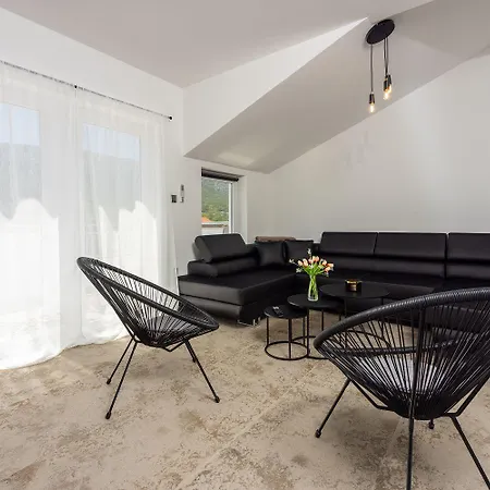 Neue Und Moderne Mit Privatpool, Kicker, Bbq, Liegebereich * Tribalj (Primorsko-Goranska)