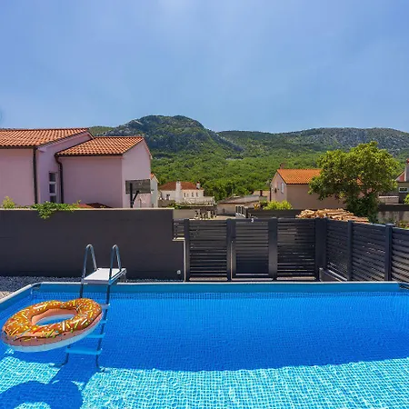 Case de vacanță Neue Und Moderne Mit Privatpool, Kicker, Bbq, Liegebereich
