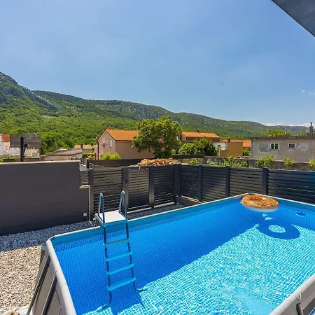 Case de vacanță Neue Und Moderne Mit Privatpool, Kicker, Bbq, Liegebereich Tribalj (Primorsko-Goranska)