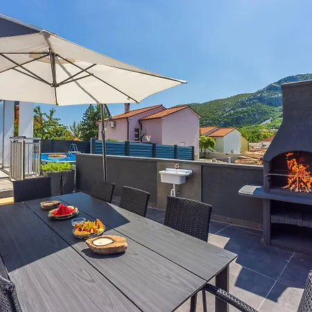Neue Und Moderne Mit Privatpool, Kicker, Bbq, Liegebereich