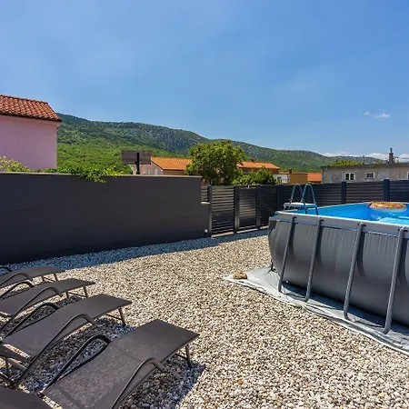 Neue Und Moderne Mit Privatpool, Kicker, Bbq, Liegebereich